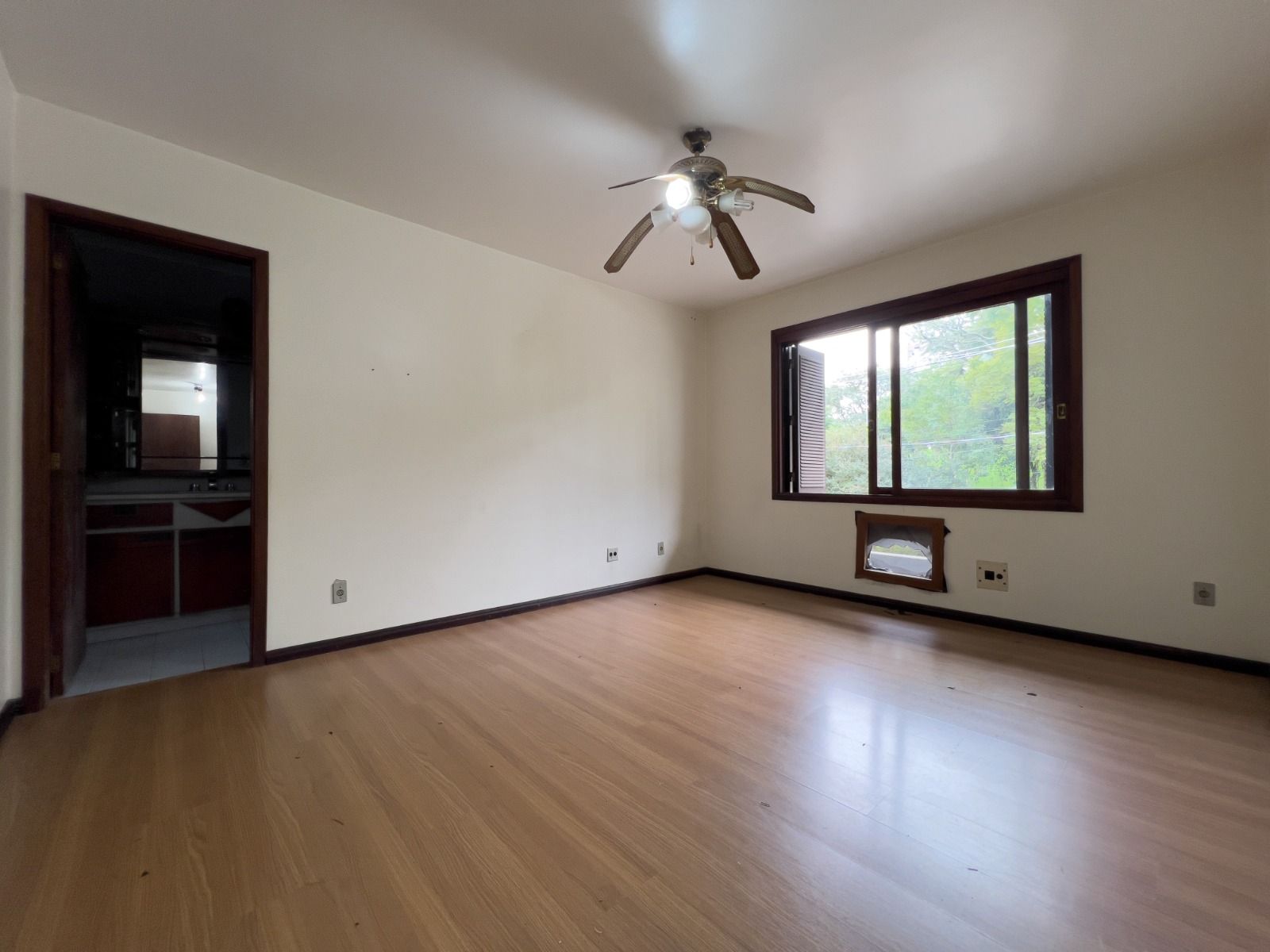 Casa para venda no bairro Passo De#39;Areia em Porto Alegre