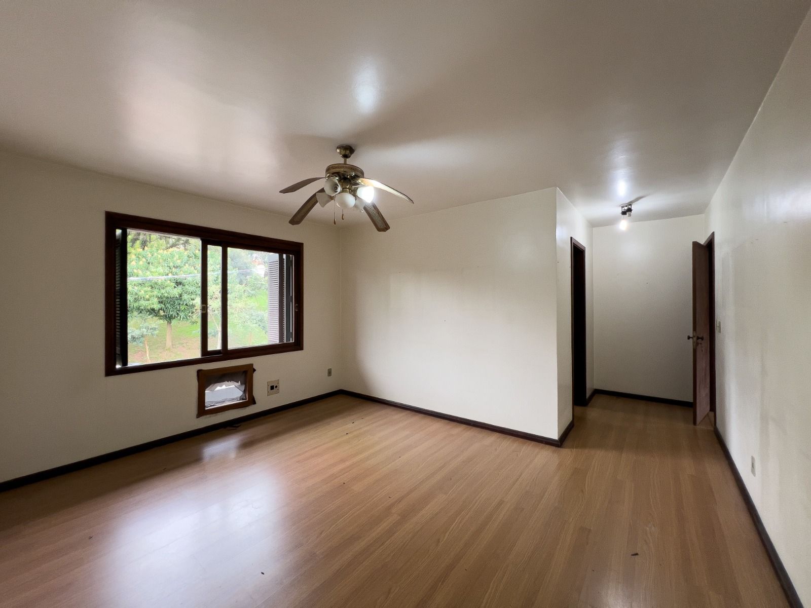 Casa para venda no bairro Passo De#39;Areia em Porto Alegre