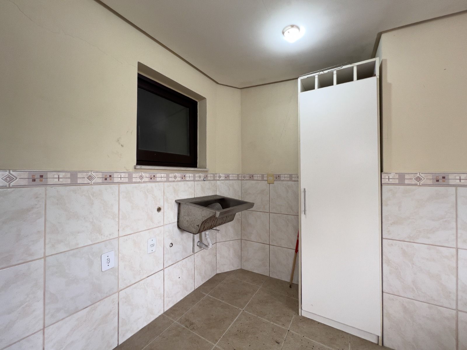 Casa para venda no bairro Passo De#39;Areia em Porto Alegre