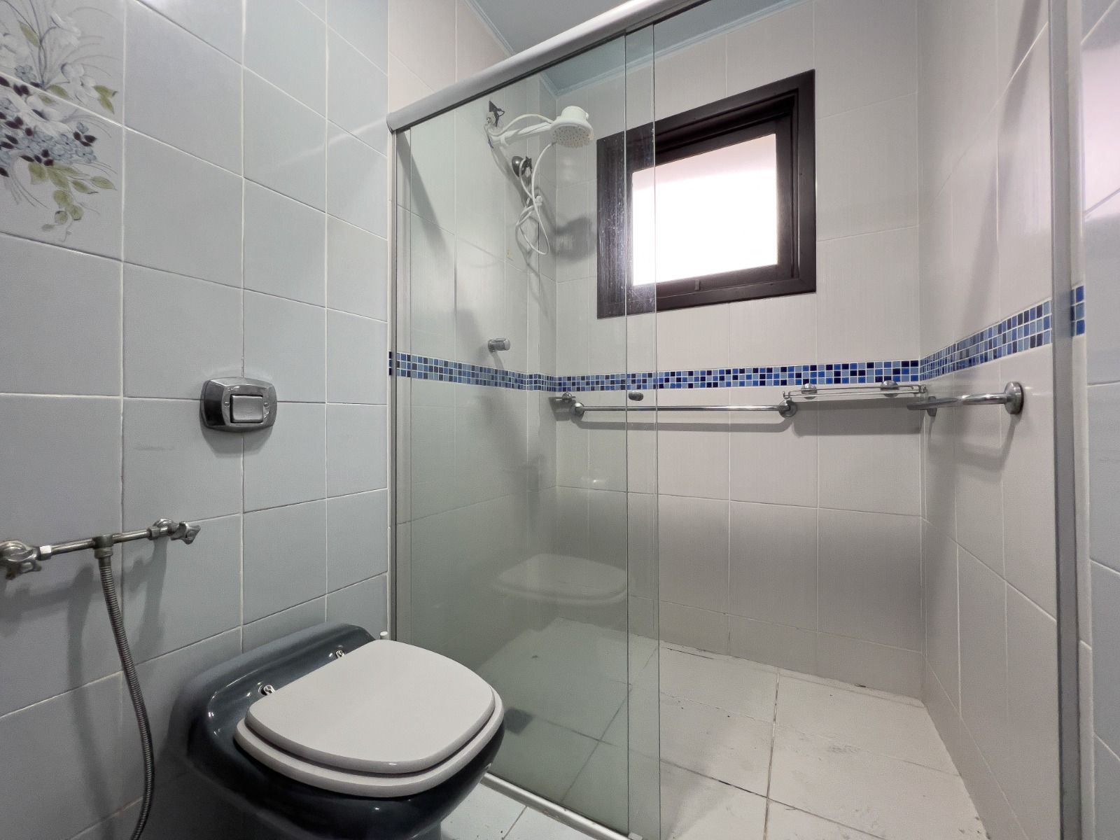 Casa para venda no bairro Passo De#39;Areia em Porto Alegre
