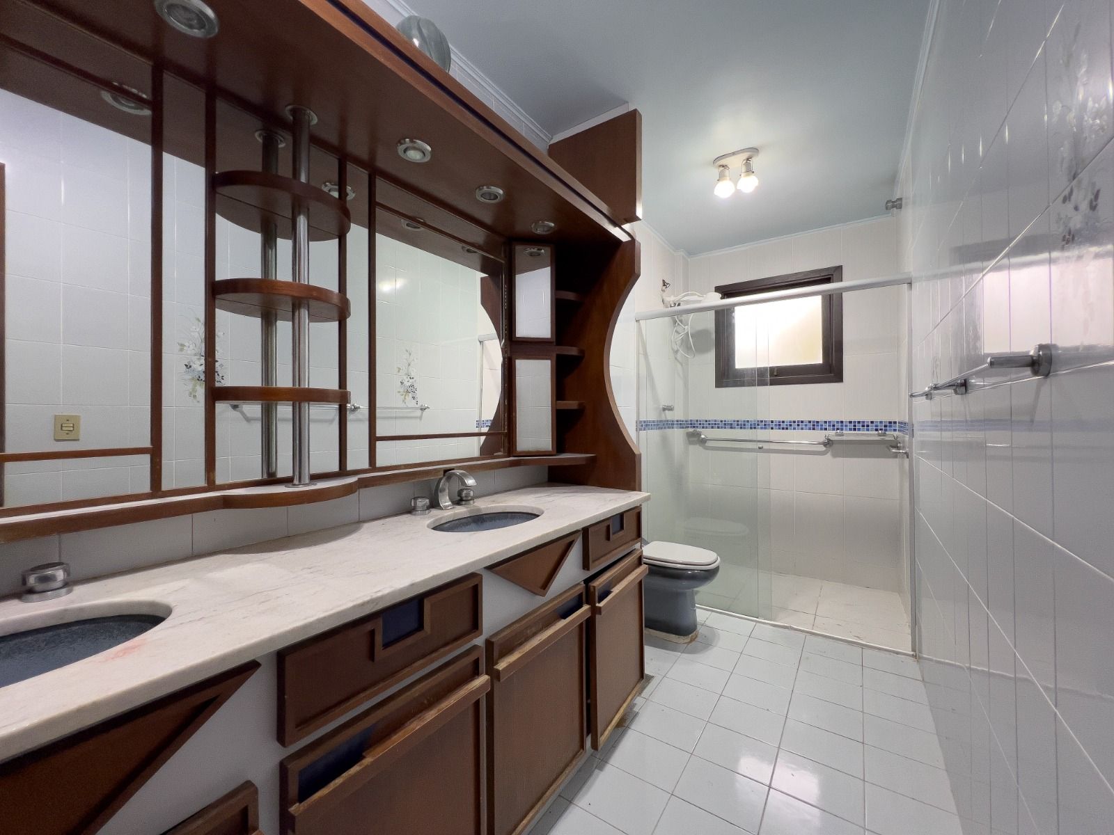Casa para venda no bairro Passo De#39;Areia em Porto Alegre