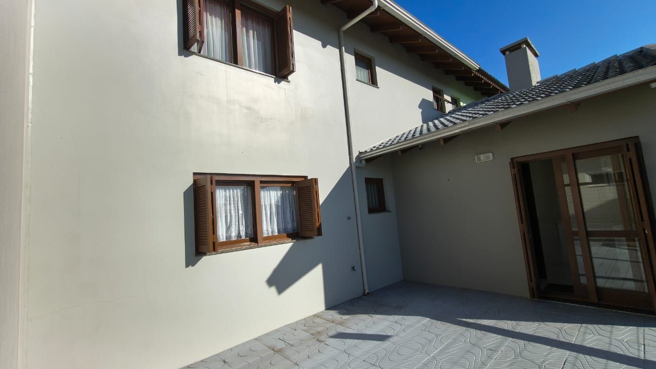 Sobrado Duplex 3 quartos sendo 1 suíte para venda no bairro Areias Brancas em Arroio do Sal