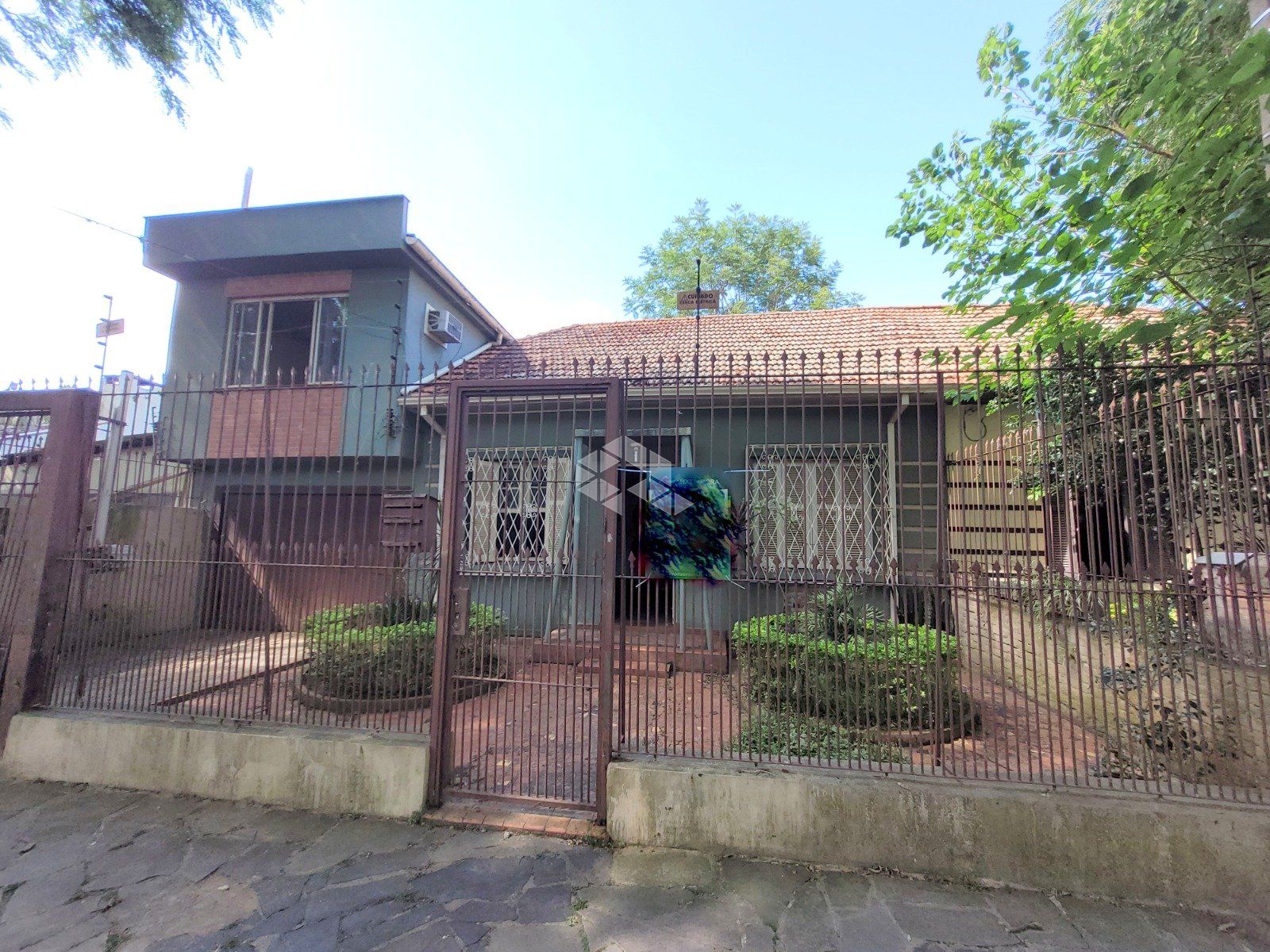 Sobrado Duplex para venda no bairro Jardim Botânico em Porto Alegre