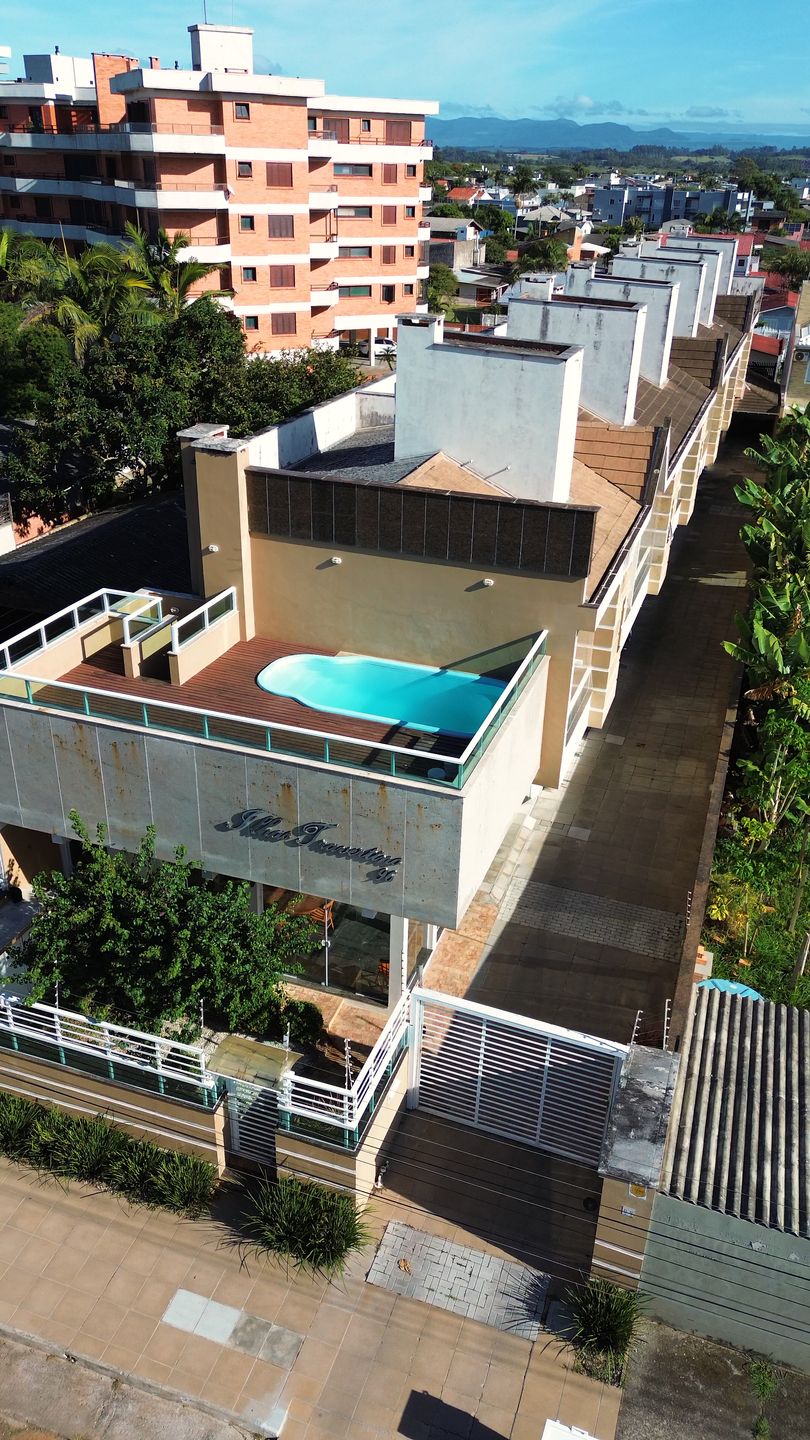Sobrado para venda no bairro Praia da Cal em Torres