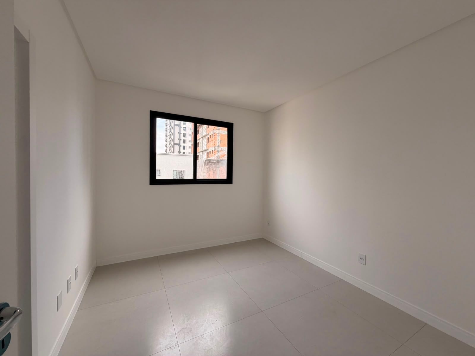 Apartamento para venda no bairro Meia Praia em Itapema