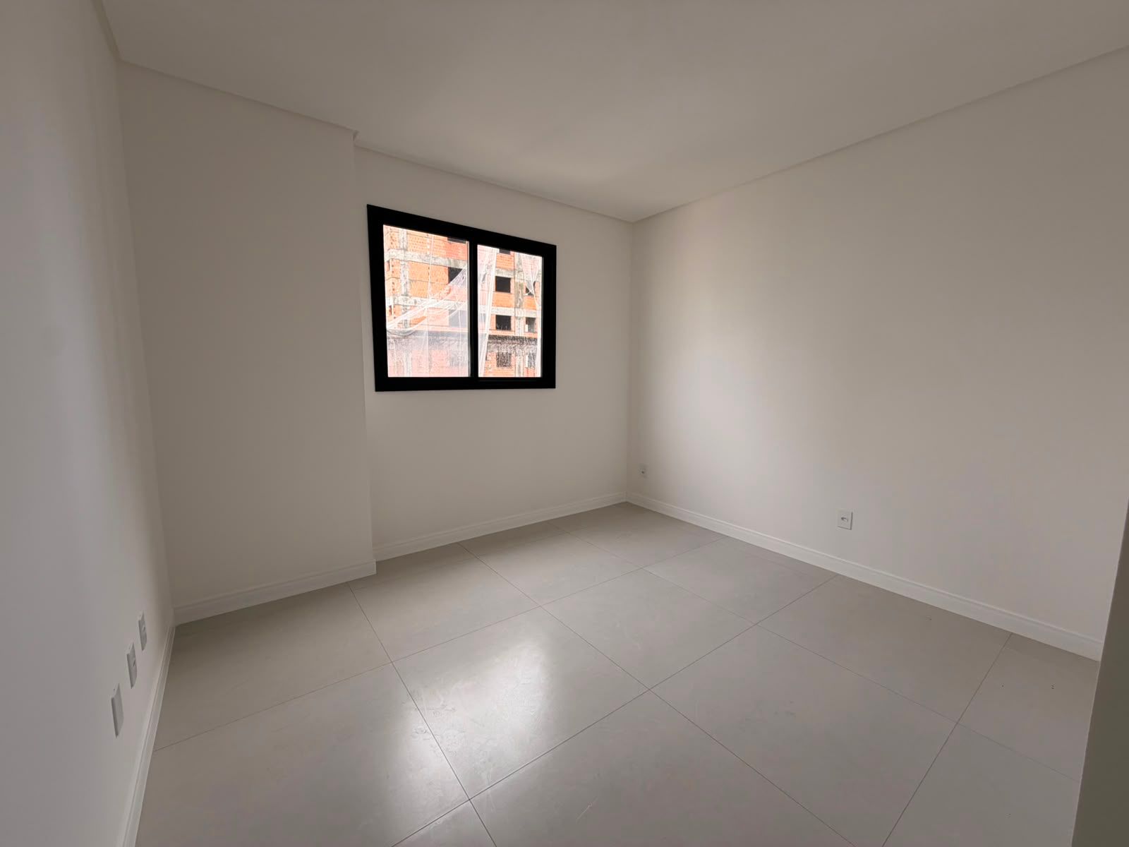 Apartamento para venda no bairro Meia Praia em Itapema