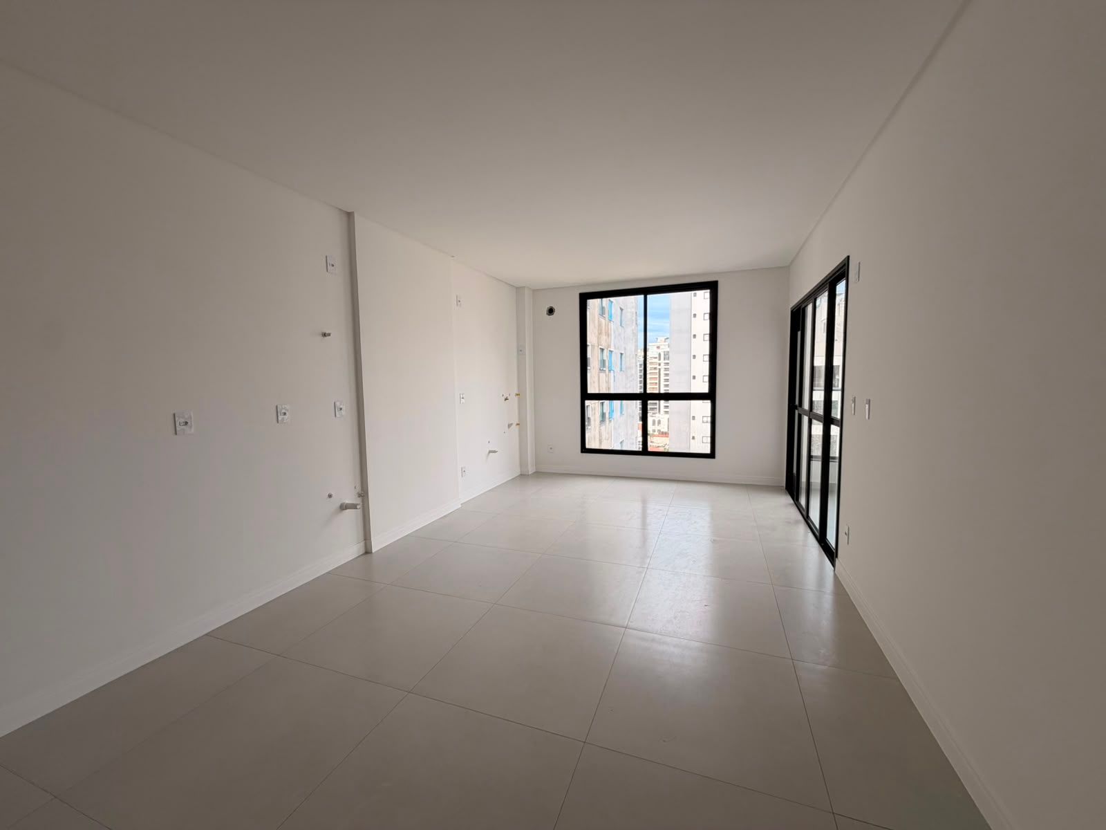 Apartamento para venda no bairro Meia Praia em Itapema