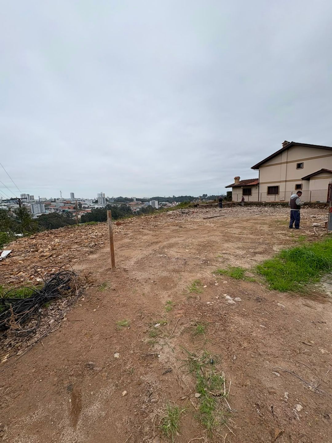 Sobrado Triplex para venda no bairro Cinquentenário em Caxias do Sul