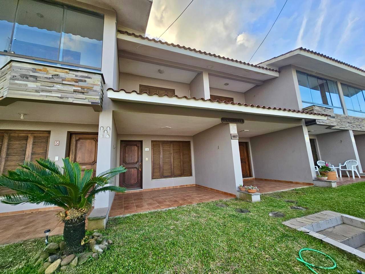 Sobrado Triplex para venda no bairro Centro em Xangri-lá