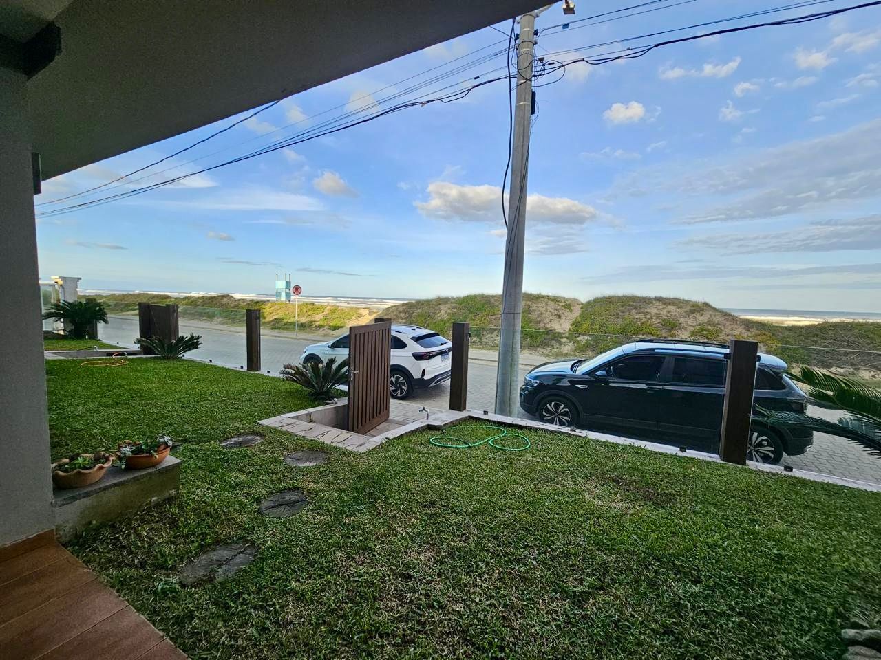 Sobrado Triplex para venda no bairro Centro em Xangri-lá