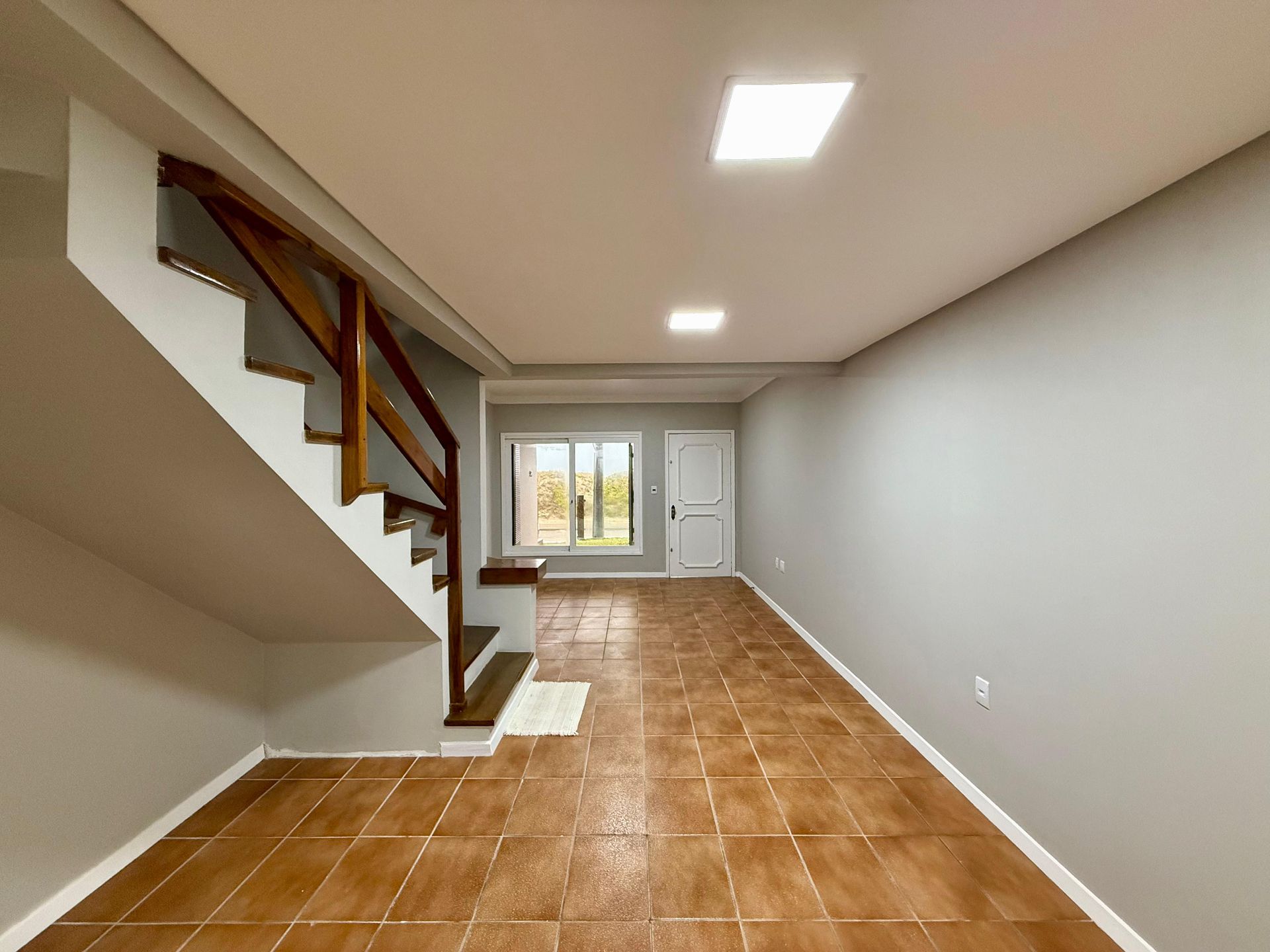 Sobrado Triplex para venda no bairro Centro em Xangri-lá