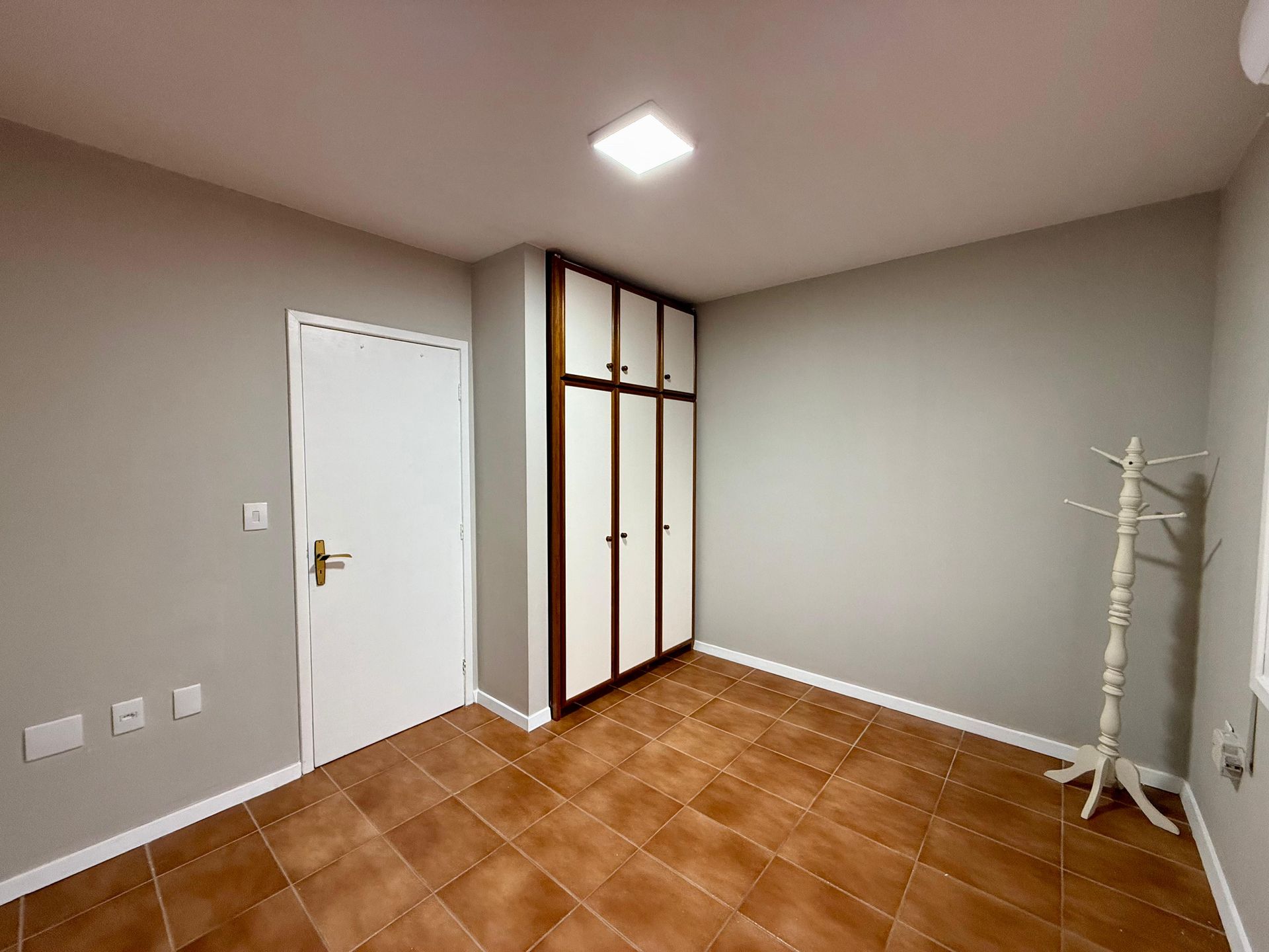 Sobrado Triplex para venda no bairro Centro em Xangri-lá