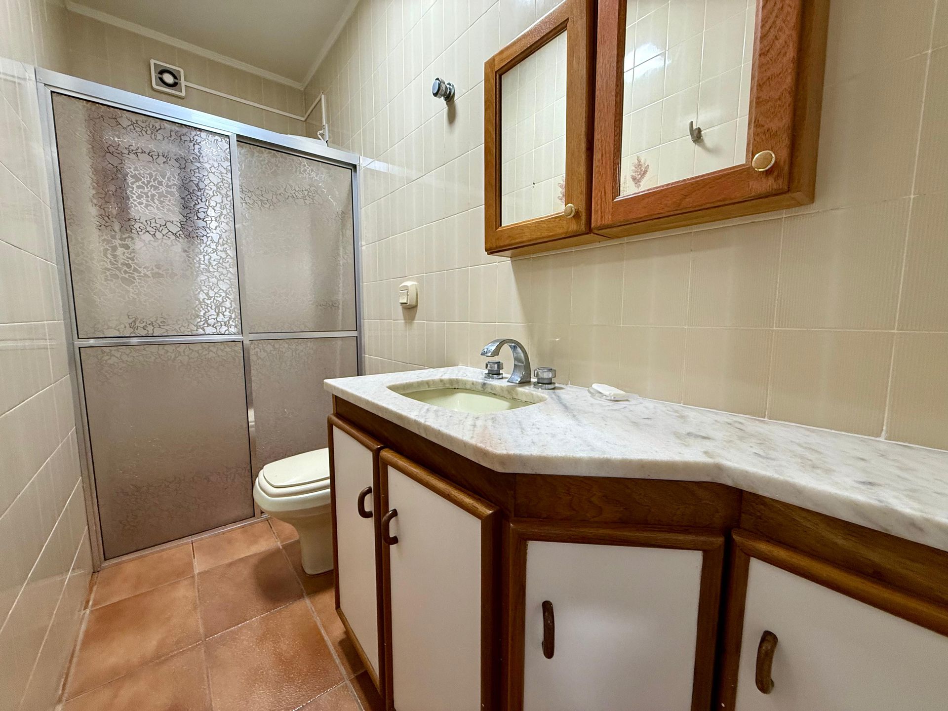Sobrado Triplex para venda no bairro Centro em Xangri-lá