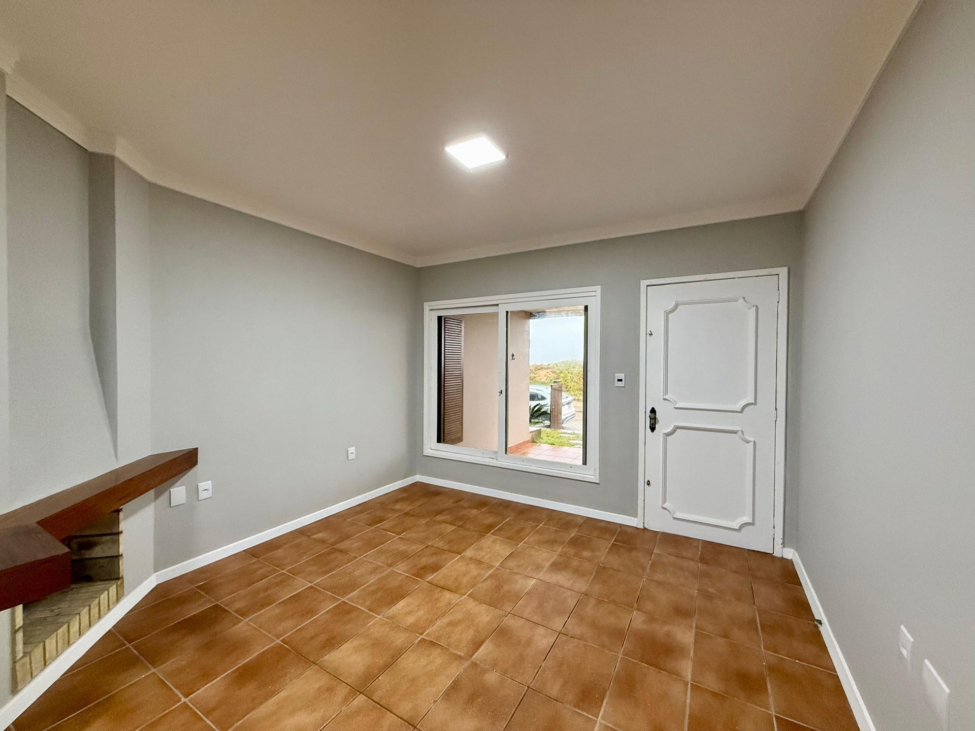 Sobrado Triplex para venda no bairro Centro em Xangri-lá
