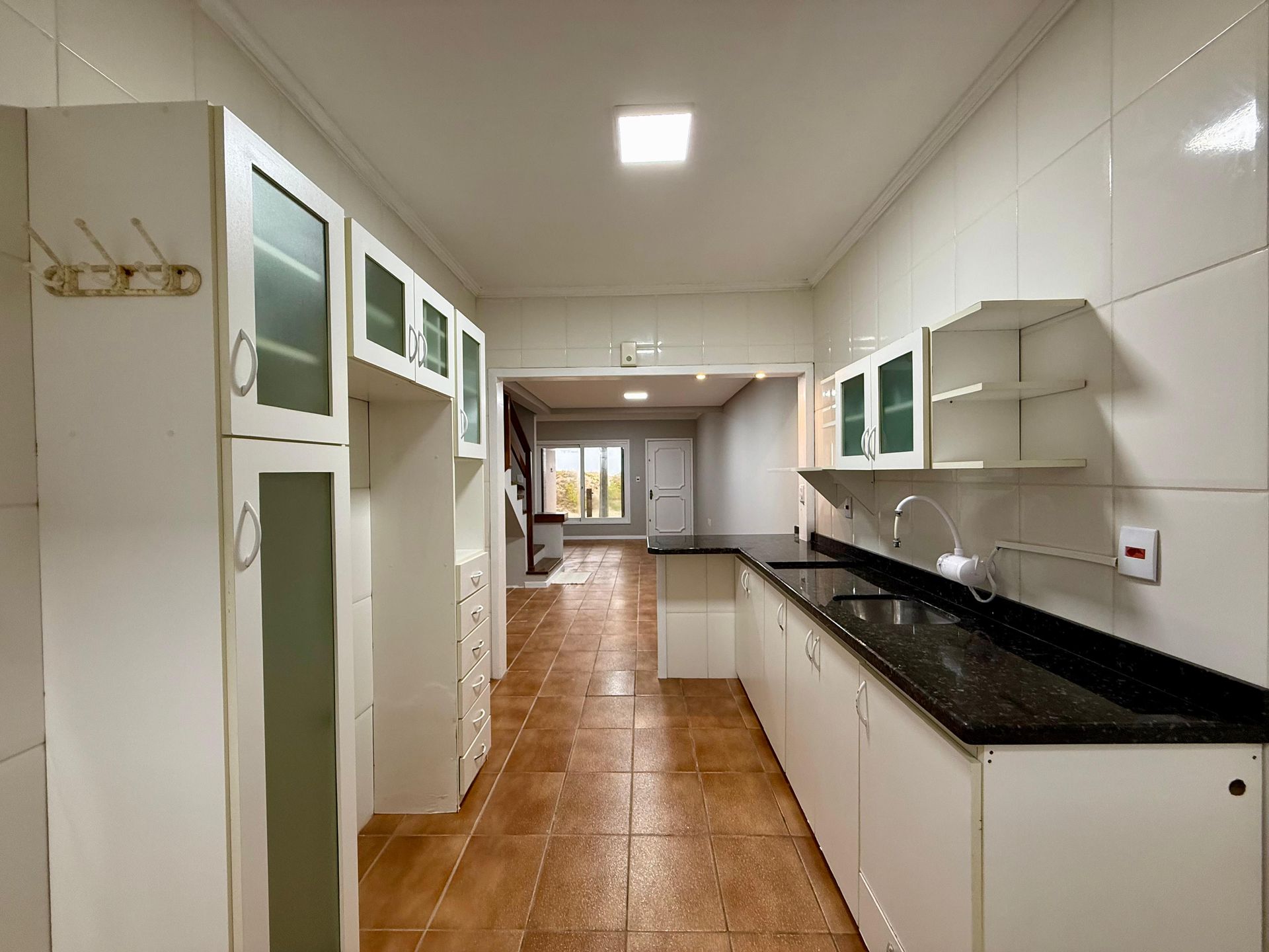 Sobrado Triplex para venda no bairro Centro em Xangri-lá