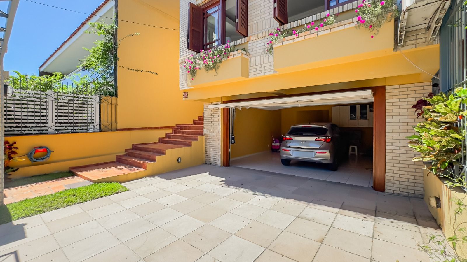 Casa para venda no bairro Chácara das Pedras em Porto Alegre