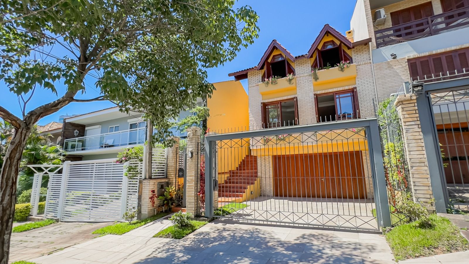 Casa para venda no bairro Chácara das Pedras em Porto Alegre