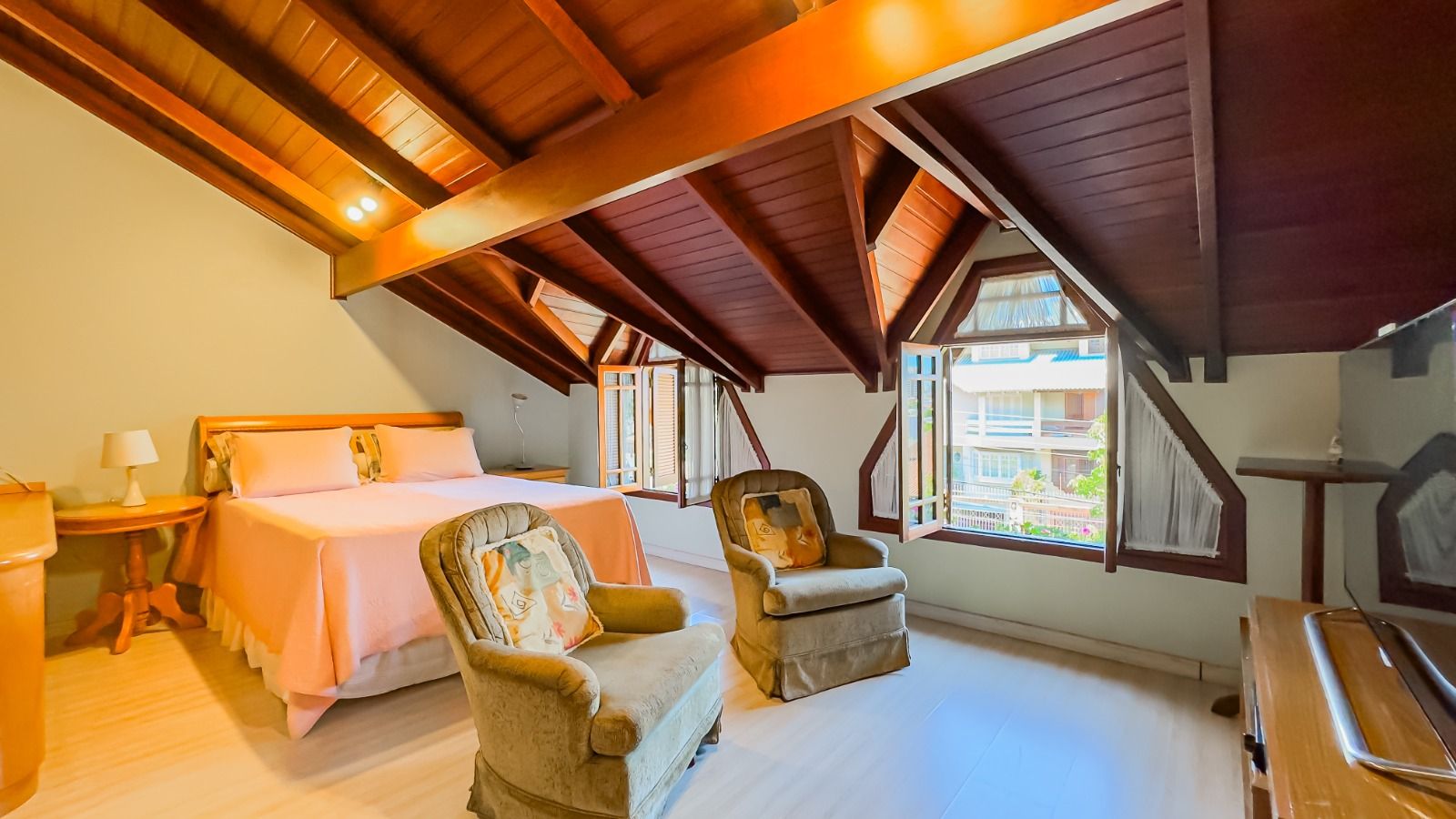Casa para venda no bairro Chácara das Pedras em Porto Alegre