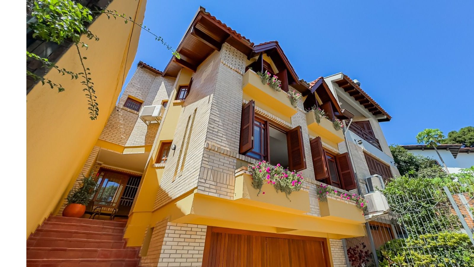 Casa para venda no bairro Chácara das Pedras em Porto Alegre