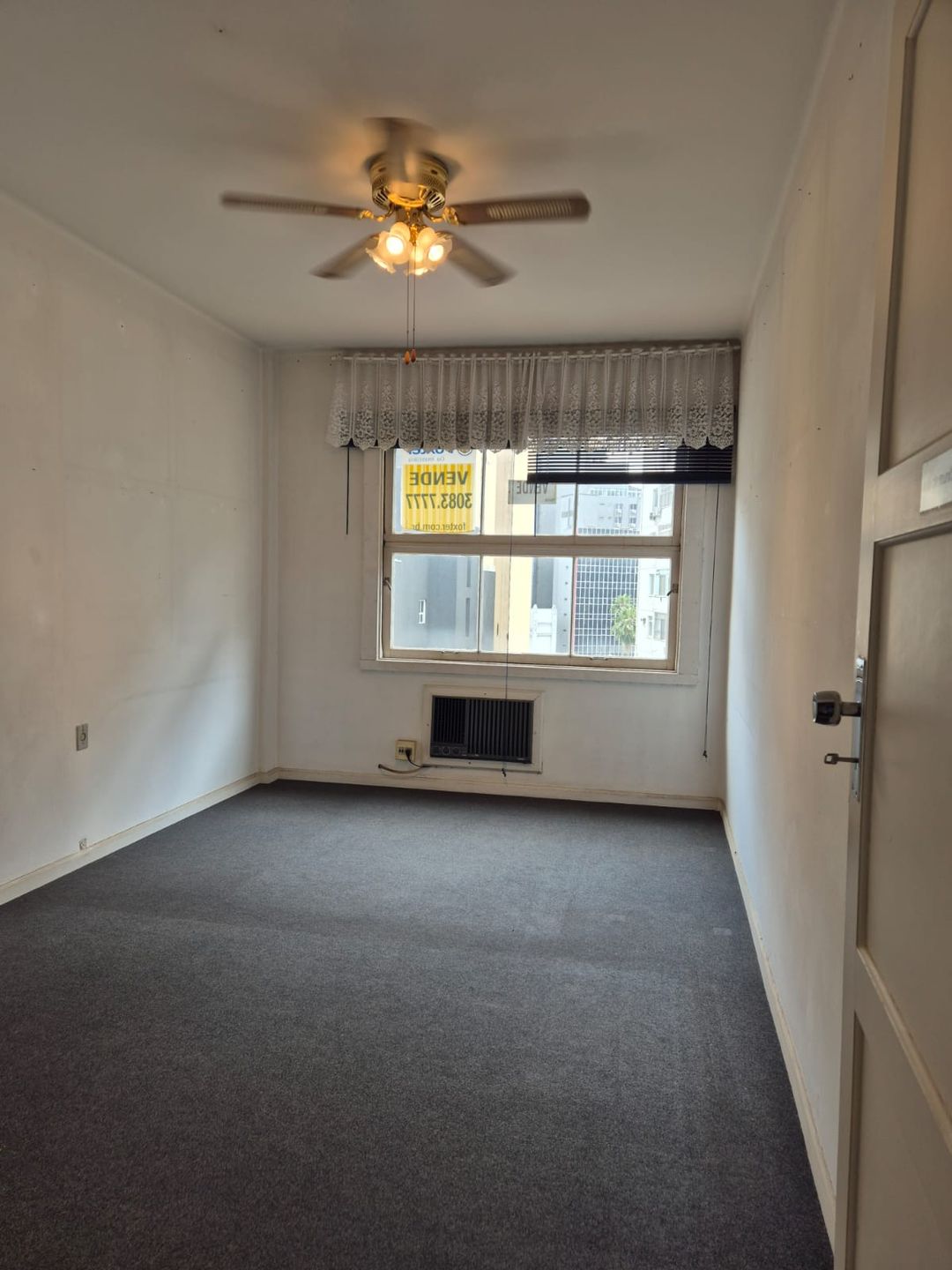 Sala comercial para venda no bairro Centro Histórico em Porto Alegre
