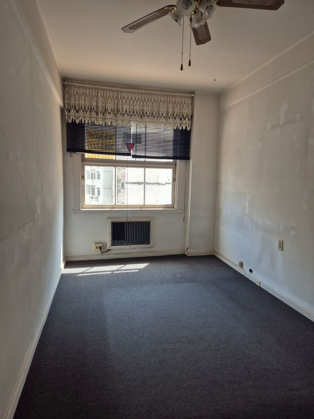 Sala comercial para venda no bairro Centro Histórico em Porto Alegre