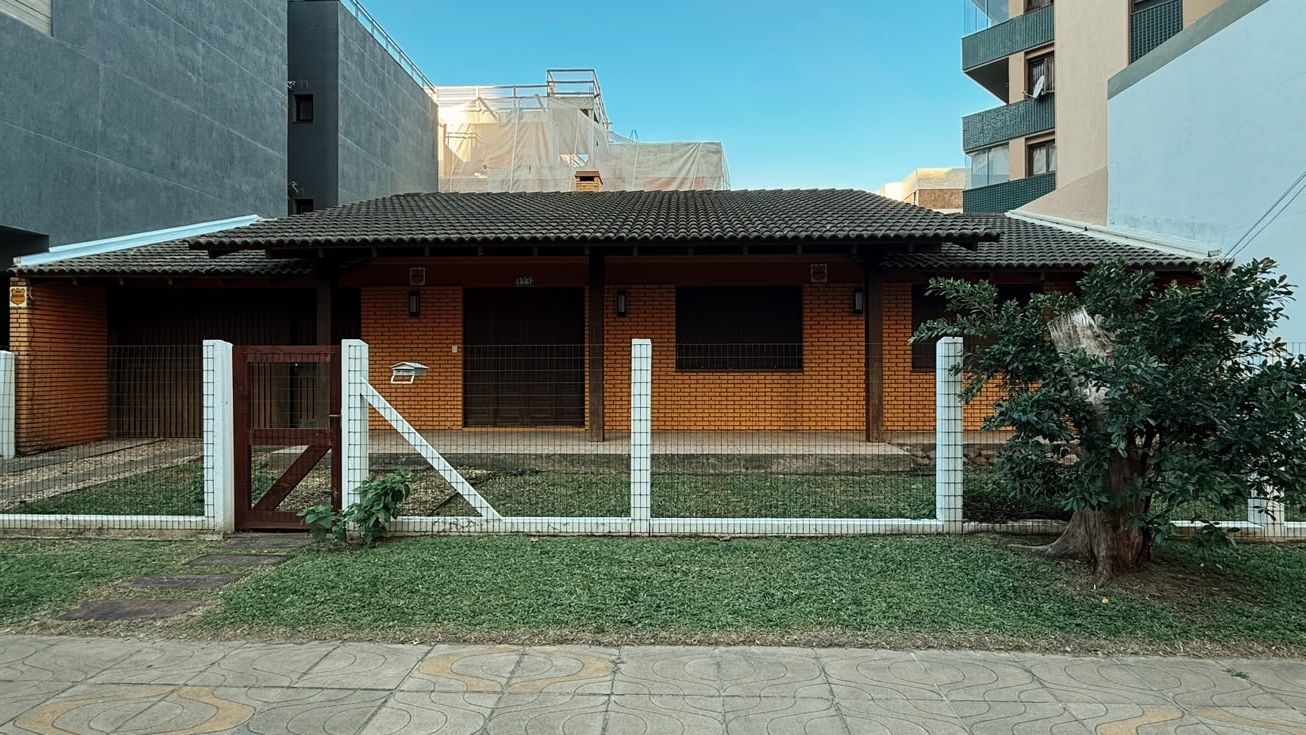 Casa para venda no bairro Centro em Torres