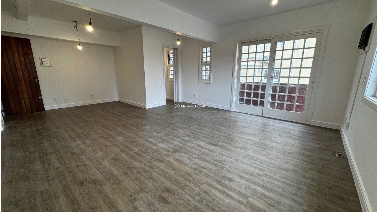 Sala Comercial Aérea para venda no bairro Centro em Gramado