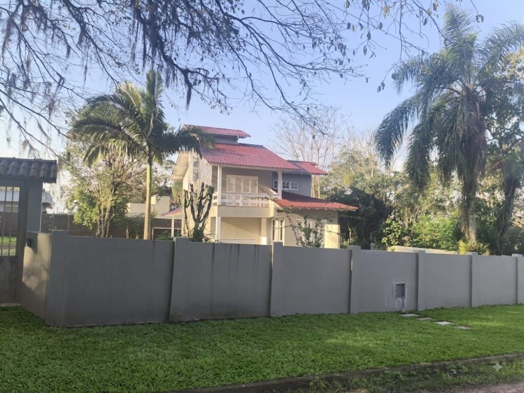 Casa para venda no bairro Centenário em Torres