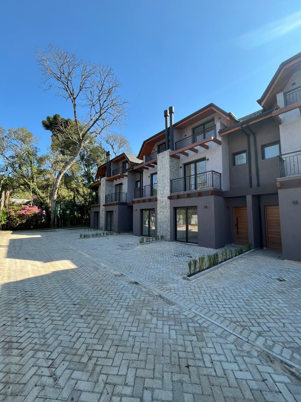 Sobrado Triplex para venda no bairro SANTA TEREZINHA em Canela