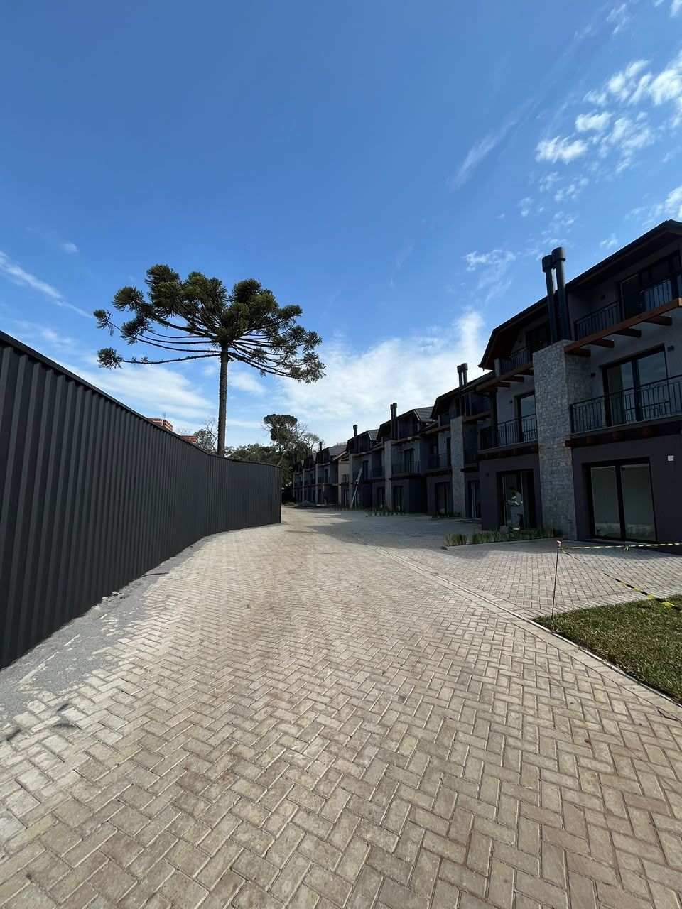 Sobrado Triplex para venda no bairro SANTA TEREZINHA em Canela
