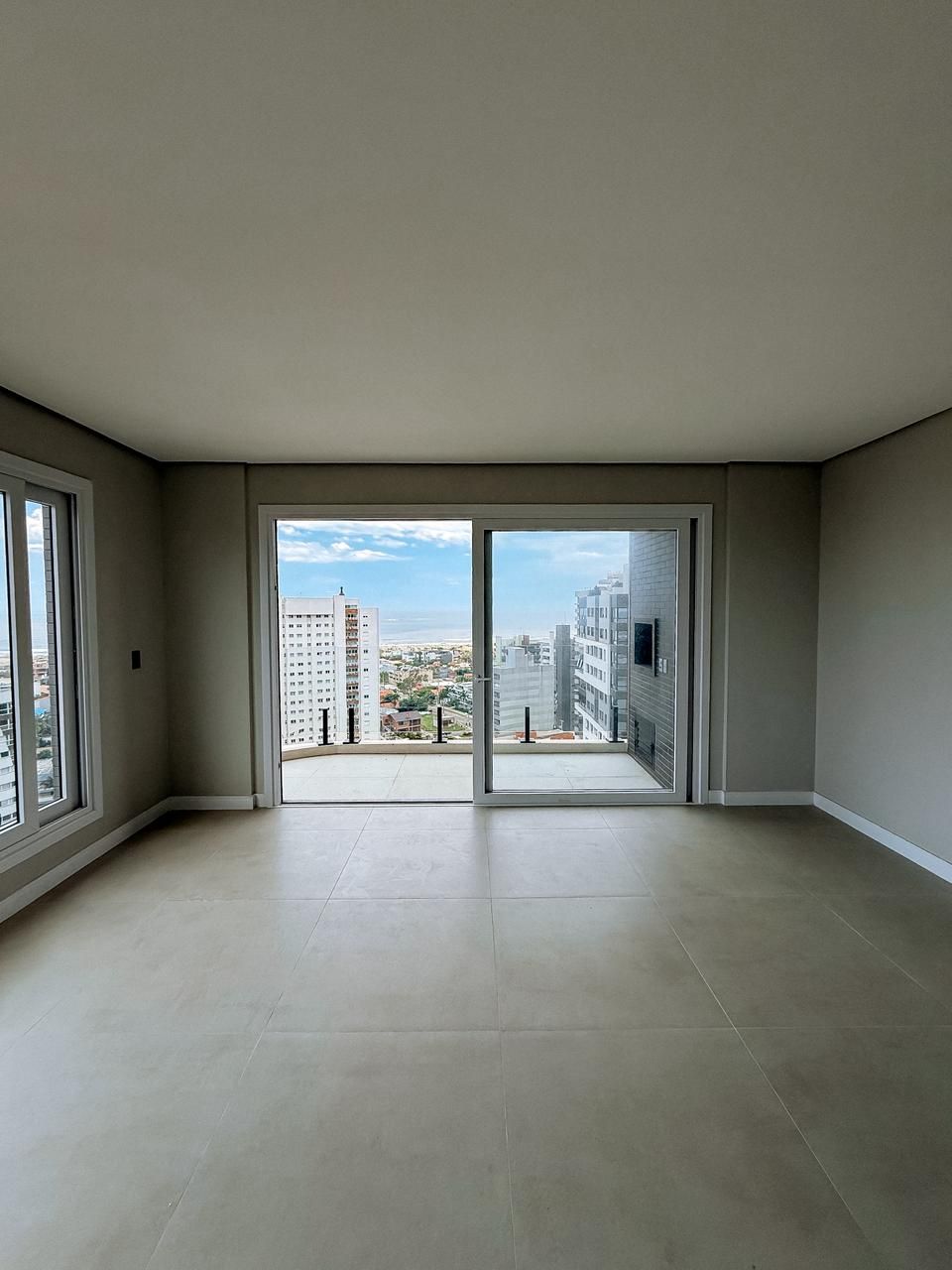 Apartamento 2 quartos sendo 1 suíte para venda no bairro Predial em Torres