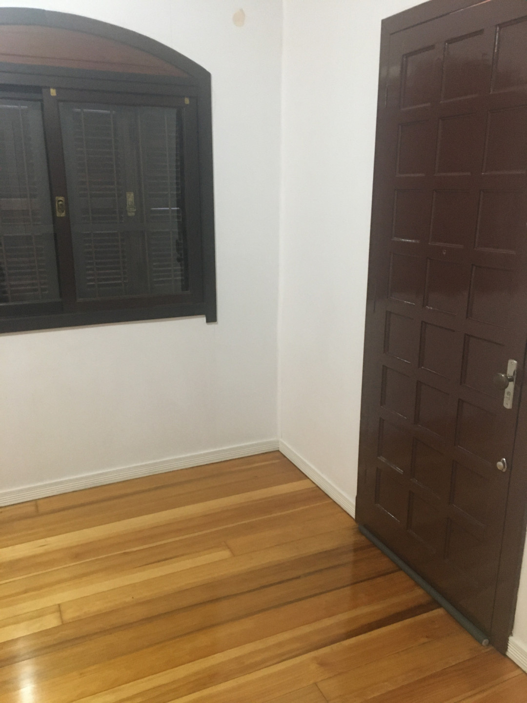 Casa à venda com 4 quartos, 172m² - Foto 1