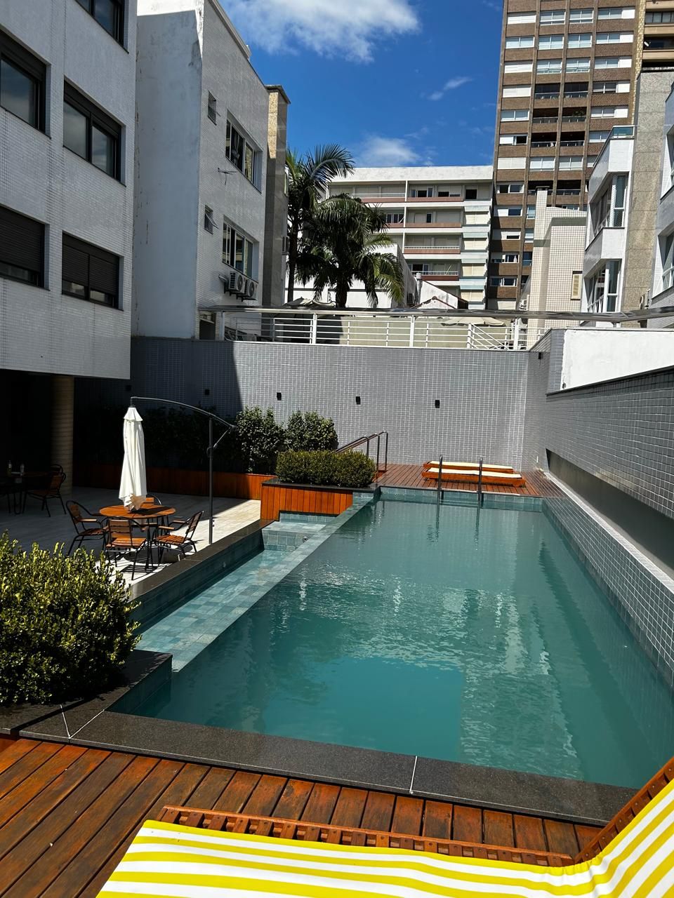 Apartamento 2 quartos sendo 1 suíte para venda no bairro Beira Mar em Torres