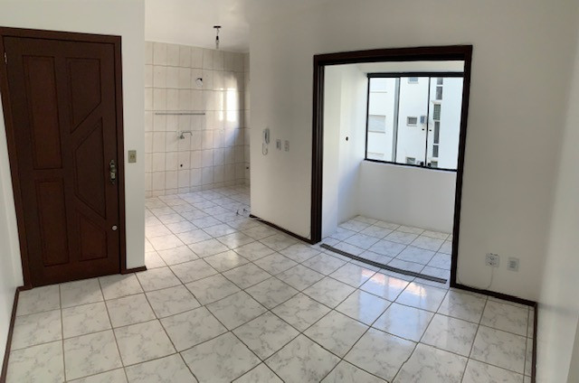 Apartamento à venda com 2 quartos, 68m² - Foto 2