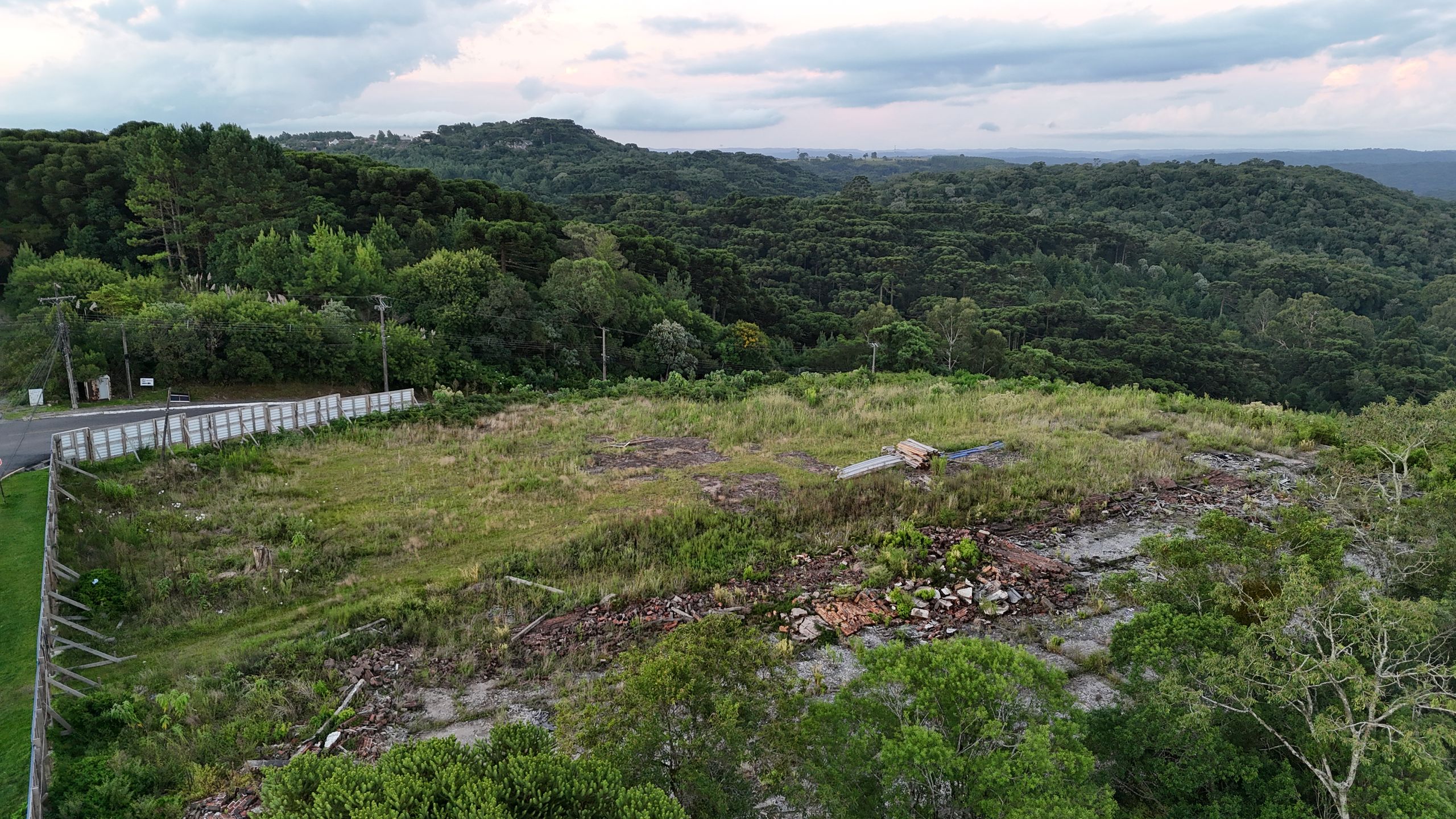 Apartamento 2 quartos sendo 1 suíte para venda no bairro Moura em Gramado