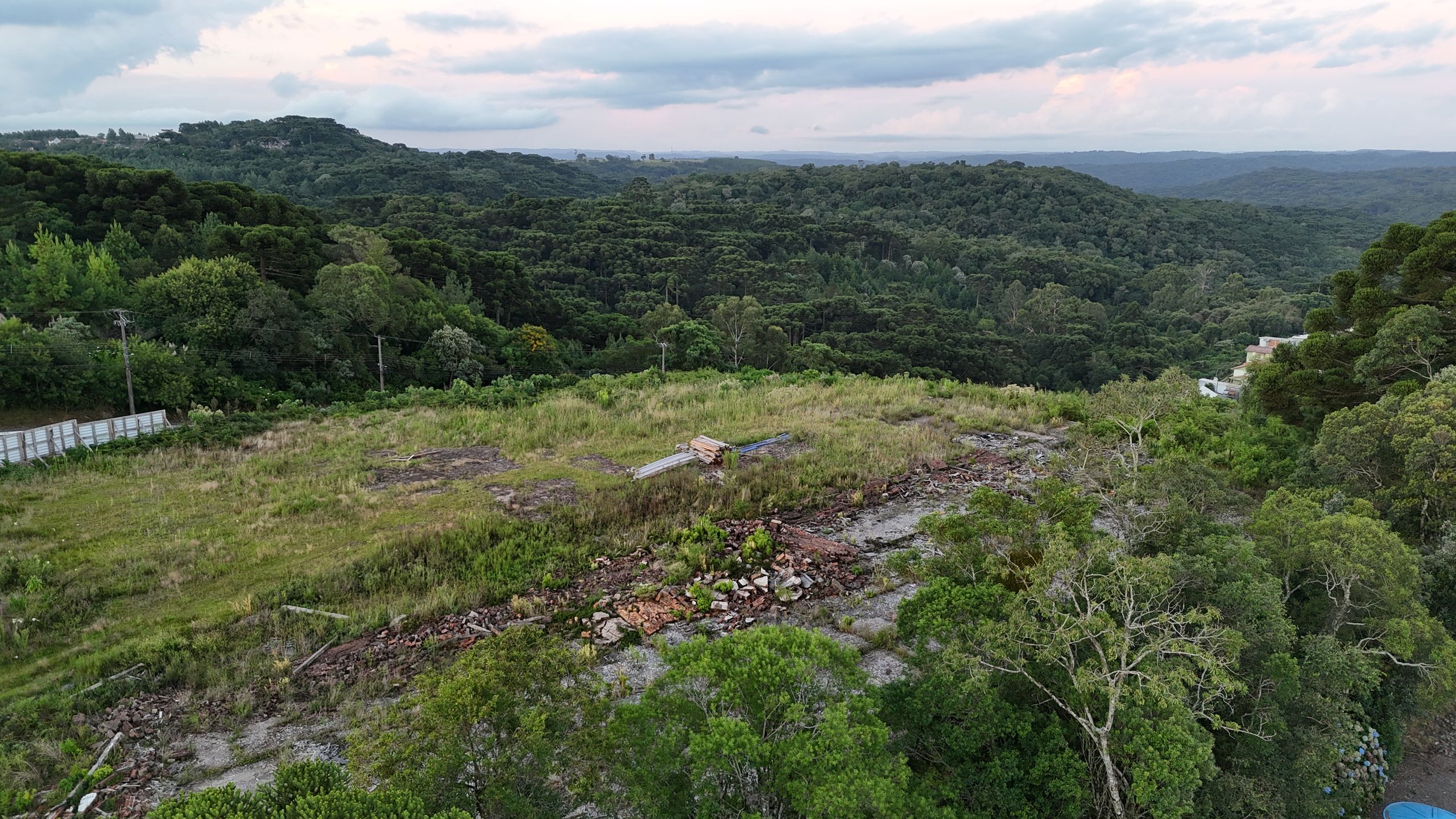 Apartamento 2 quartos sendo 1 suíte para venda no bairro Moura em Gramado